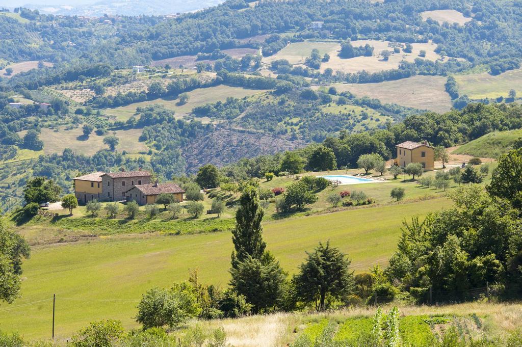 Agriturismo Tenuta Di Biscina ภายนอก รูปภาพ
