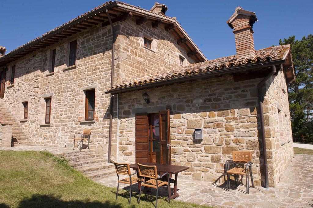 Agriturismo Tenuta Di Biscina ภายนอก รูปภาพ