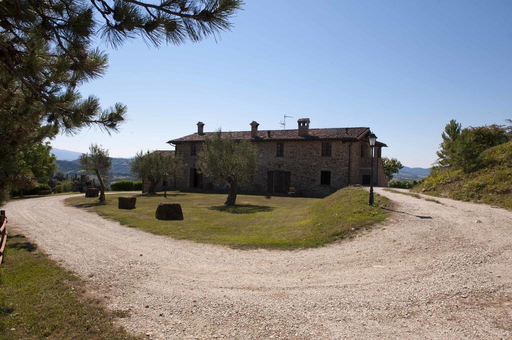 Agriturismo Tenuta Di Biscina ภายนอก รูปภาพ