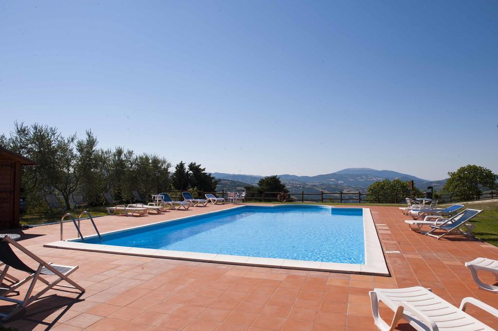 Agriturismo Tenuta Di Biscina ภายนอก รูปภาพ