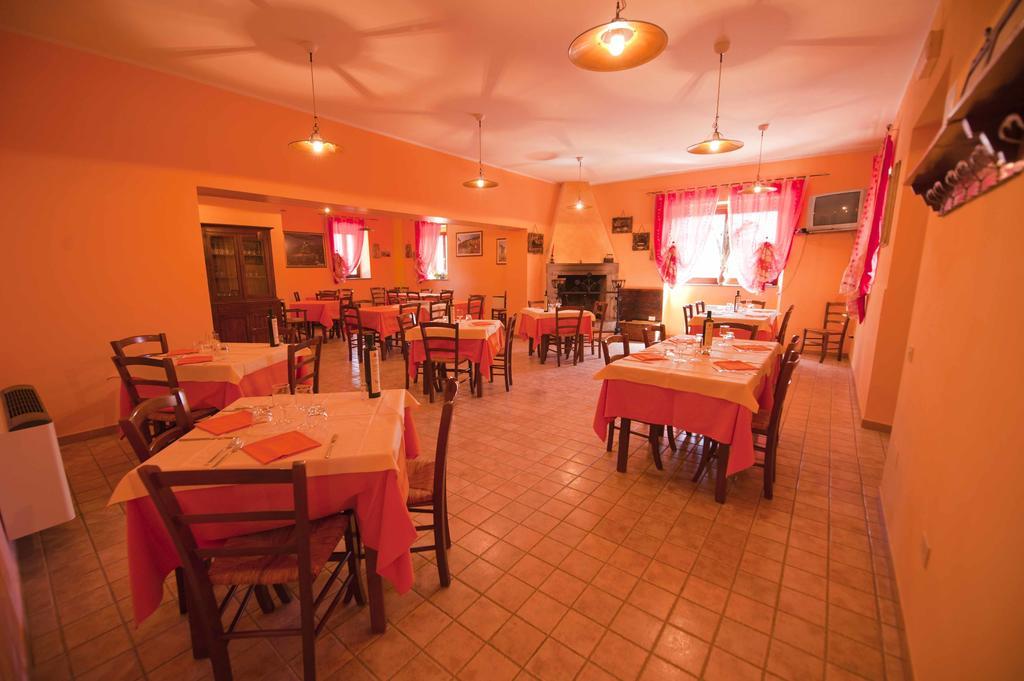 Agriturismo Tenuta Di Biscina ภายนอก รูปภาพ