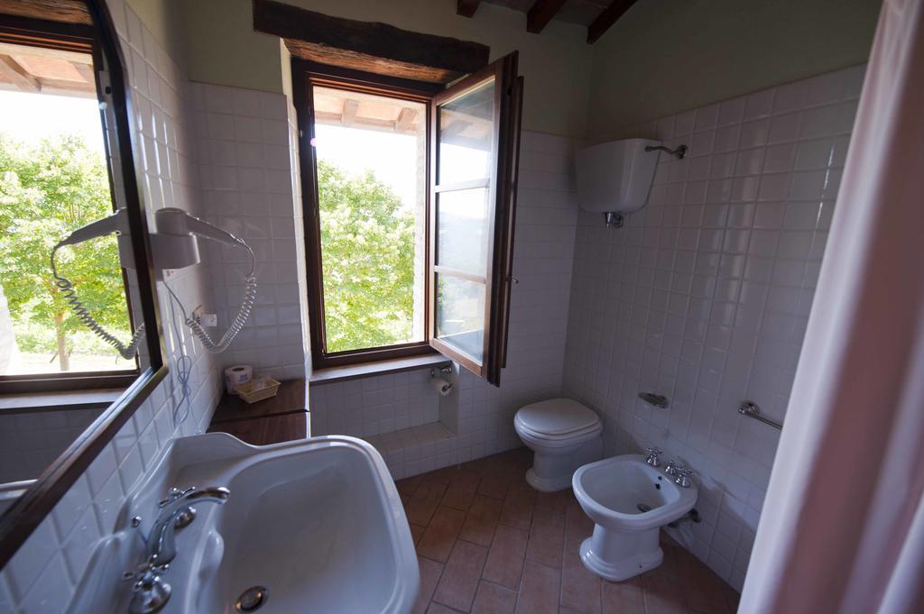 Agriturismo Tenuta Di Biscina ห้อง รูปภาพ