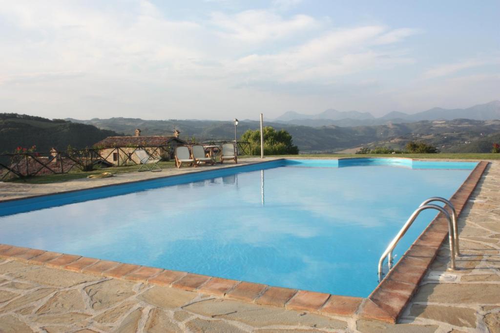 Agriturismo Tenuta Di Biscina ภายนอก รูปภาพ