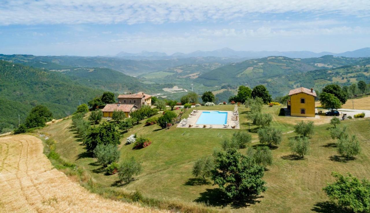 Agriturismo Tenuta Di Biscina ภายนอก รูปภาพ