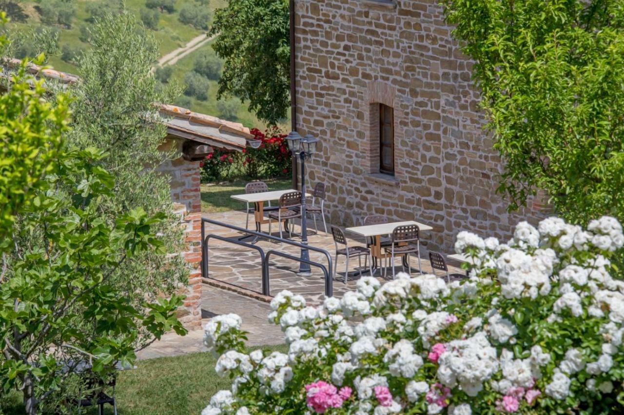Agriturismo Tenuta Di Biscina ภายนอก รูปภาพ